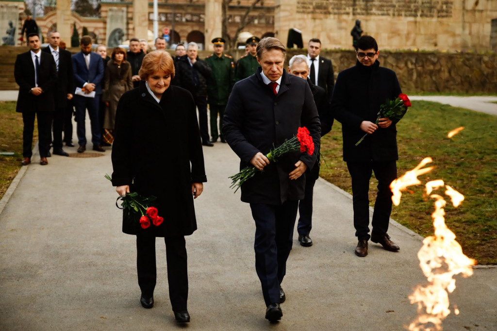 Ruski ministar zdravlja položio cveće na Spomenik oslobodiocima Beograda