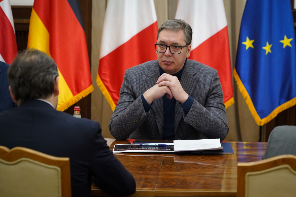 Vučić se ambasadorima zemalja Kvinte i šefom delegacije EU, tema sastanka ukidanje dinara na KiM