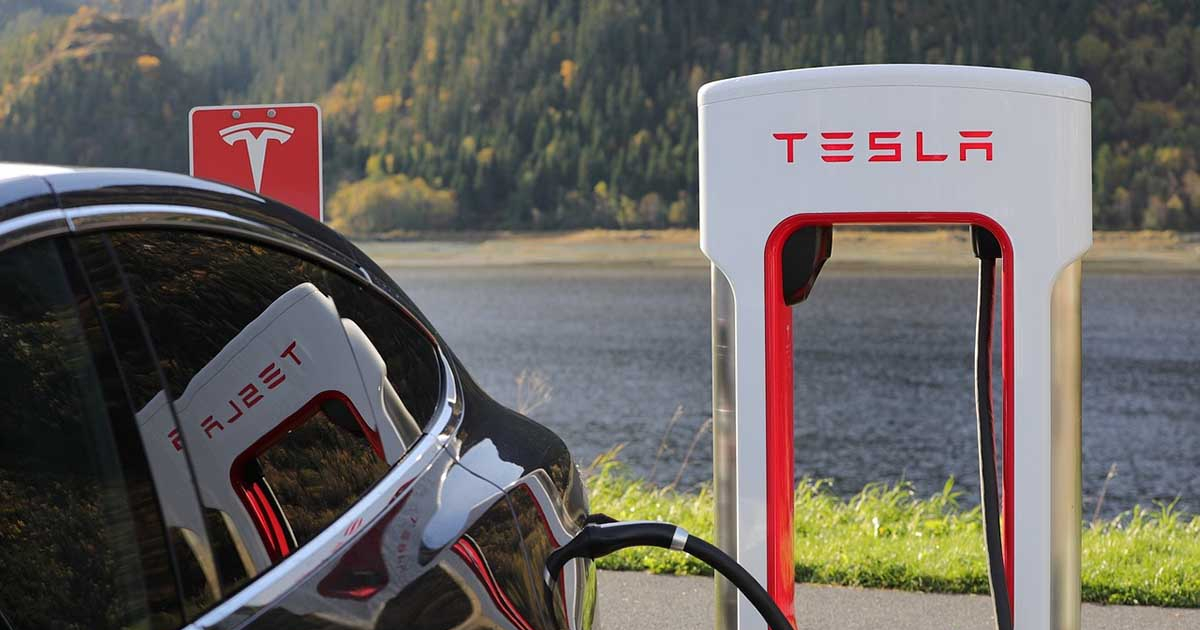 Tesla povlači 2,2 miliona vozila u SAD zbog premalih svjetala upozorenja