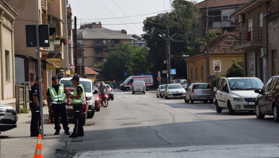 U „mercedesu“, pod dejstvom alkohola, na prednjem sedištu vozio dete (4)