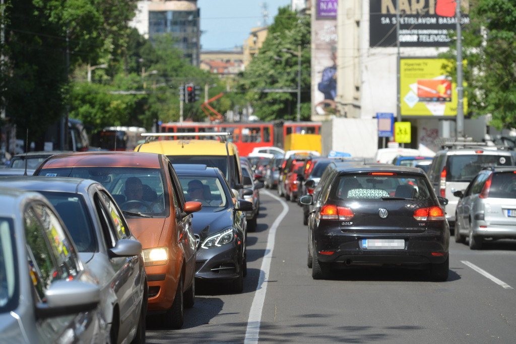 Saobraćaj umerenog intenziteta, teretna vozila se na Batrovcima zadržavaju osam sati