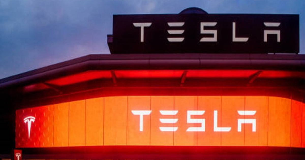 Tesla povlači 1,7 miliona vozila