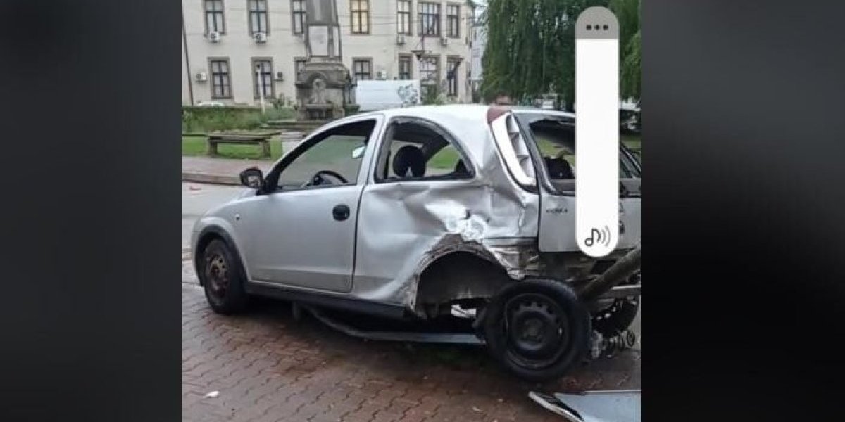 Divljanje u Vlasotincu: Maloletnici ukrali auto pa se zabili u zgradu opštine!