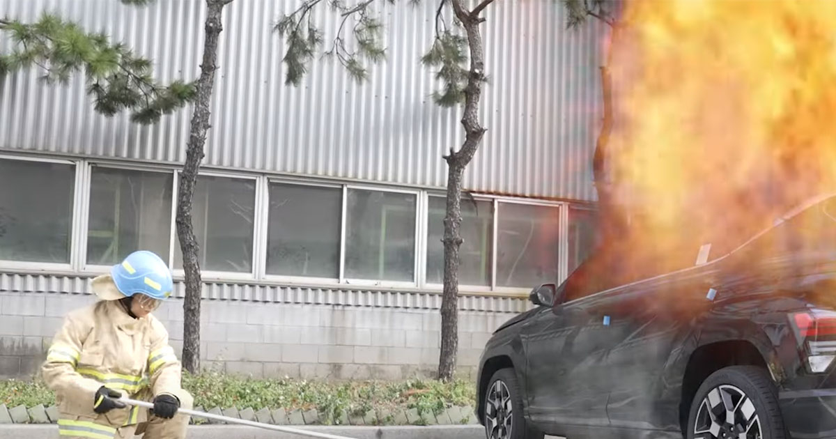 Novi uređaj za gašenje požara na električnim vozilima (VIDEO)