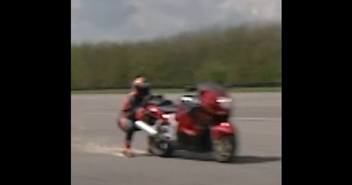 Britanca motocikl vukao brzinom od 255 kmph (VIDEO)