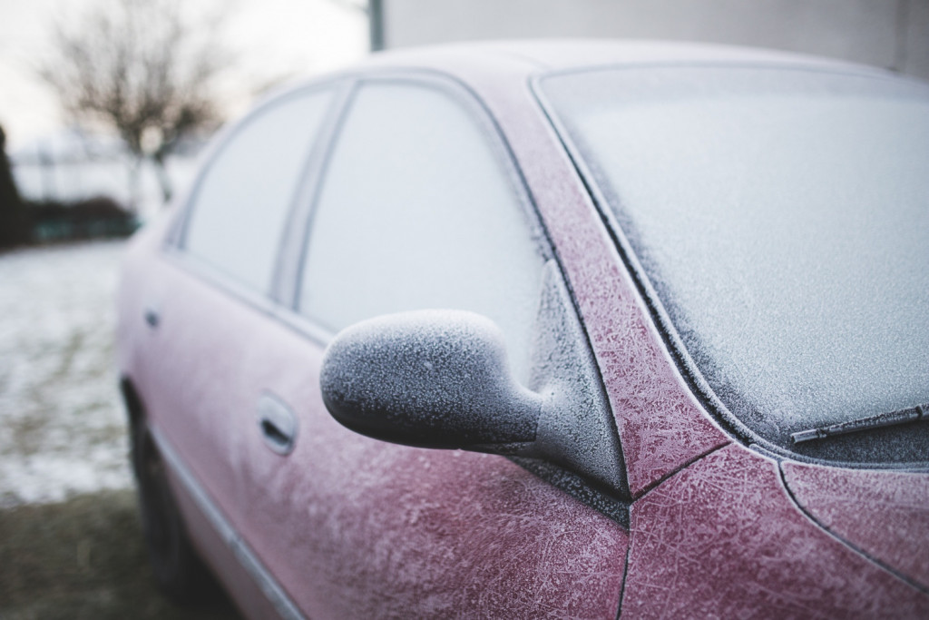 Obratite pažnju tokom odleđivanja stakala automobila