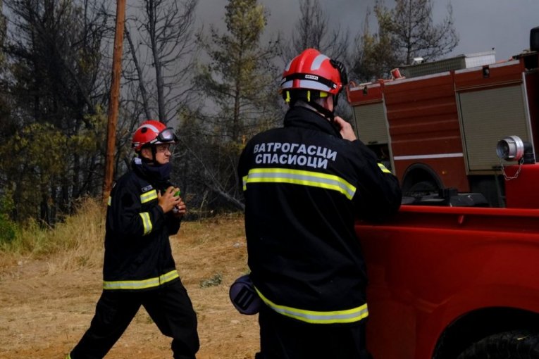 Izbio požar na deponiji, vatrogasci se bore sa stihijom!